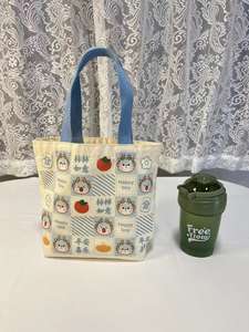 Bolsa de Mano Reutilizable Portátil Pequeña y Linda con Estampado Digital y Botón a Presión - Product Image 4