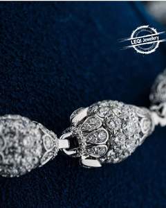 Collar con Colgante de Cruz de Diamantes Completos LEQI - Collar de Diamantes Cultivados en Laboratorio con Corte Múltiple en Oro de 18K (Colección de Joyería de Lujo Faith) - Product Image 4