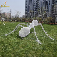 Parc zoo décor moderne grandeur nature fil d'acier inoxydable fourmis de marche sculpture à vendre