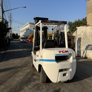 Chariot élévateur diesel TCM FD25T3 d'occasion, mât à 3 étages, haute efficacité pour la construction et la manutention de matériaux en entrepôt - Product Image 4