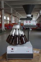Pemisah Rotary Laboratorium Elektrik Terkontrol PLC Akurasi Tinggi Ukuran Pengisian 10mm 8/6 Botol Pengambilan Sampel Pengaturan Waktu 1-99 menit