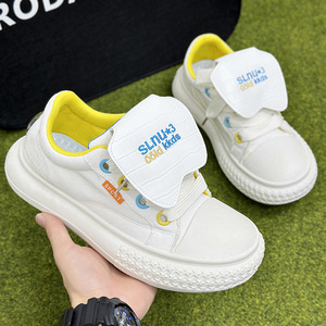 รองเท้าผ้าใบแบบลำลองสำหรับผู้ชายกลิ่นอินเทรนด์สไตล์ใหม่รองเท้าผ้าใบสไตล์การเดิน - Product Image 2