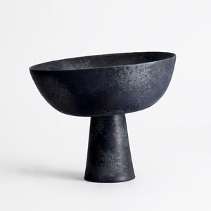 Bol décoratif en métal noir artistique avec forme surélevée idéal pour un style de maison élégant et un accent de décoration de table - Product Image 1