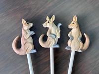 Figurine d'animal en bois écologique sculptée à la main, design de logo personnalisé, cadeau souvenir, jouet pour enfants, femmes, hommes, mignon kangourou koala