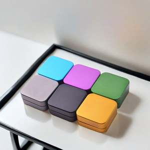 Molino de Hierbas para Fumar de Aluminio Cuadrado CNC de 55 mm, Molinillo de Tabaco de 2 Capas con Bordes y Esquinas Curvos - Product Image 3