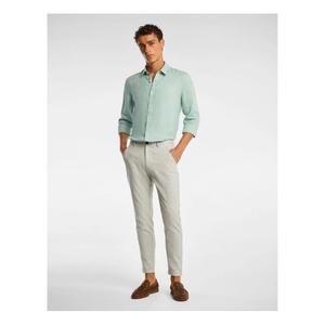 Chemise pour homme, style propre, coupe régulière, tissu doux, conçue pour un confort tout au long de la journée et des looks tendance, en provenance d'Inde - Product Image 3