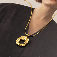 Minimaliste Irrégulier Alien Pendentif Unique En Acier Inoxydable Collier Femmes Collier Étanche Hypoallergénique Charme Collier