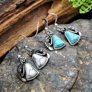 Orecchini a Foglia con Piume per Donne, Stile Floreale Vintage, Accessori per Orecchie da Indossare Quotidianamente - Product Image 1
