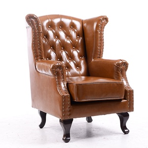 Poltrona Vintage Wingback in Ecopelle Marrone con Bottoni Trapuntati, Finitura con Borchie, Gambe in Legno Curvato, Cuscino Lombare, Poltrona d'Accento per Soggiorno - Product Image 3