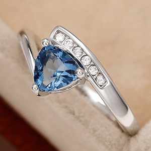 Anillo de oro blanco F1796 con diamante natural de corte triangular para mujer, joyería de compromiso - Product Image 4