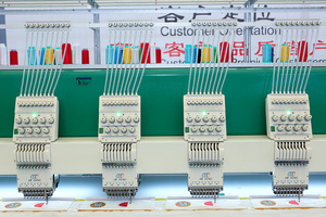 Máquina de Bordar Textil Computarizada Industrial Personalizada con Múltiples Cabezales - Product Image 4