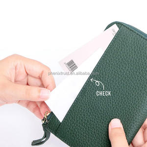 Portafoglio Corto da Donna Personalizzato con Chiusura Pieghevole, Blocco RFID, Fodera in Nylon, Catene, Ricami e Portachiavi, Design in Pelle di Razza Lichee - Product Image 3