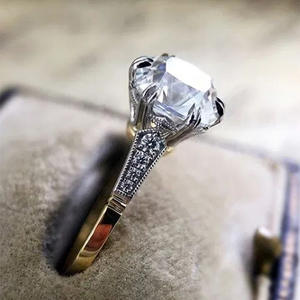 Anello di Diamanti F1005 in Oro Massiccio 18K, Taglio Brillante Rotondo, Colore G Naturale, Gioiello Classico da Donna per Fidanzamento - Product Image 3