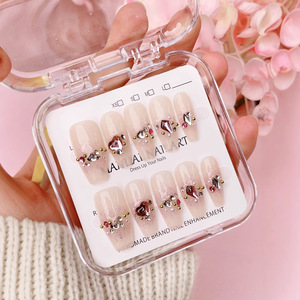 Uñas Postizas de Lujo Hechas a Mano con Diseño de Cerezas Rojas Irregulares y Diamantes Brillantes para Otoño e Invierno - Product Image 6