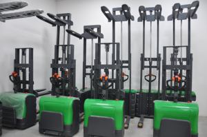 2 मीटर 1.5टन सभी इलेक्ट्रिक स्टेकर बैटरी खड़ी कोल्ड चेन परिवहन के लिए इलेक्ट्रिक स्टेकर बैटरी खड़ी इलेक्ट्रिक स्टेकर - Product Image 4