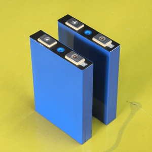 Potencia Desatada: Celdas de 3.2V 30Ah 3C para Vehículos Eléctricos de Alto Rendimiento - Product Image 2