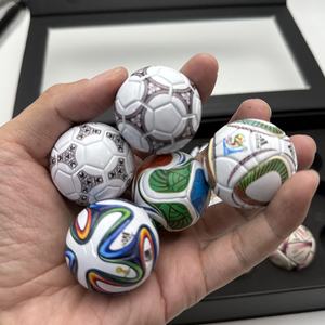 18 pièces/ensemble, ornements de fans de la Coupe du monde, objets de collection, matchs de football mondial de 1970 à <span class=keywords><strong>2022</strong></span>, mini ballon de football commémoratif, boîte cadeau, perles focales - Product Image 2