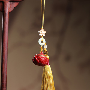 Pendentif sachet théière en cinabre sculpté en forme de lotus avec pompon, accessoire d'aromathérapie de style chinois pour cadeau du Nouvel An chinois - Product Image 3