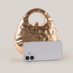 スタイリッシュなニューレディの豪華なメタリッククラッチイブニングバッグファッションクラシックカジュアルアイアンスタイリッシュな新しい楕円形の金属ハンドバッグ - Product Image 4