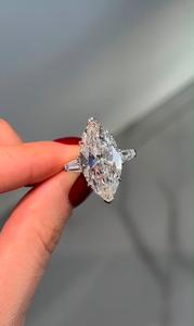 Anillo de Diamantes de Corte Marquesa de Calidad Premium en Oro Amarillo de 14K con Banda Pavé Brillante para Joyería de Compromiso de Lujo - Product Image 4