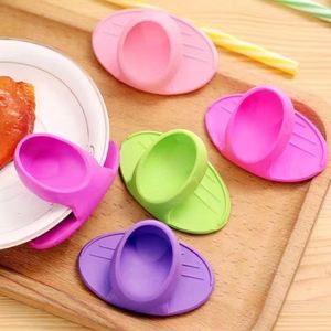 New Insulated Finger <b>Cots</b> A1305 Household Kitchen Thickened High Temperature Resistant Anti-Scald Gloves Wholesale Oven - Product Image 1