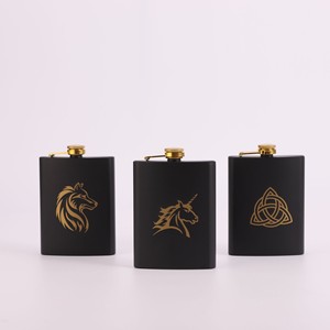 Fiaschetta Portatile Personalizzata in Acciaio Inossidabile Nera, Placcata Oro e Argento, Piatta, per Whisky, Ideale per Pesca, Escursionismo, Campeggio - Product Image 4