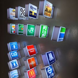 Etiqueta Magnética LED para Refrigerador de Plástico ABS con Impresión UV Ecológica y Logotipo Personalizado, 4x4cm, Iluminación Ambiental - Product Image 3