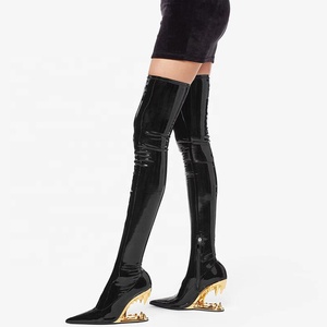 Botas Altas hasta el Muslo para Mujer con Tacón de Cuña y Forma de Diente Personalizada, Ajustadas, con Punta Fina y Charol - Product Image 1