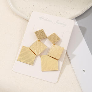 Pendientes Largos Elegantes Clásicos Unisex de Oro de Corea Dongdaemun, Diseño Único INS, Ligeros, de Lujo, Chapados en Oro de 24K, Regalo - Product Image 3