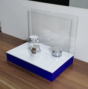 2022 Tùy Chỉnh <span class=keywords><strong>Acrylic</strong></span> <span class=keywords><strong>Display</strong></span> Đứng Cho Make Up Mỹ Phẩm - Product Image 4