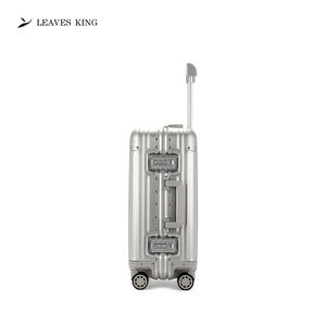 Vente en gros <span class=keywords><strong>de</strong></span> bagages <span class=keywords><strong>de</strong></span> cabine <span class=keywords><strong>de</strong></span> luxe sacs <span class=keywords><strong>de</strong></span> <span class=keywords><strong>voyage</strong></span> <span class=keywords><strong>valise</strong></span> en aluminium <span class=keywords><strong>valise</strong></span> cabine cobimation noire et argentée - Product Image 4