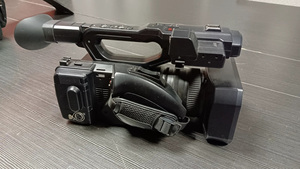 กล้องวิดีโอ Panasonic AG-UX90 สภาพ 90% ซูมออปติคอล 15 เท่า เซ็นเซอร์ MOS ขนาด 1.0 นิ้ว กล้องวิดีโอ 4K ระดับมืออาชีพแบบพกพา - Product Image 4