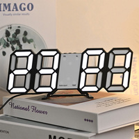 Horloge de Table Décoration d'Intérieur, Lumière LED Dimensionnelle 3D, Horloge Murale Numérique LED avec Alarme, Affichage du Temps à Chiffres Blancs