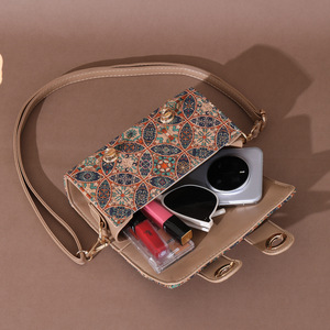 Borsa Vintage in Sughero da Donna, Borsa a Spalla Etnica Patchwork in Ecopelle con Manico Superiore e Chiusura a Girello - Product Image 4