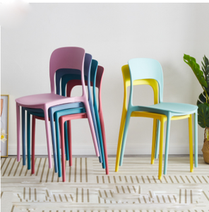 Tabouret en plastique moderne et minimaliste de style nordique pour restaurant, café, maison ou comme chaise de maquillage - Product Image 6