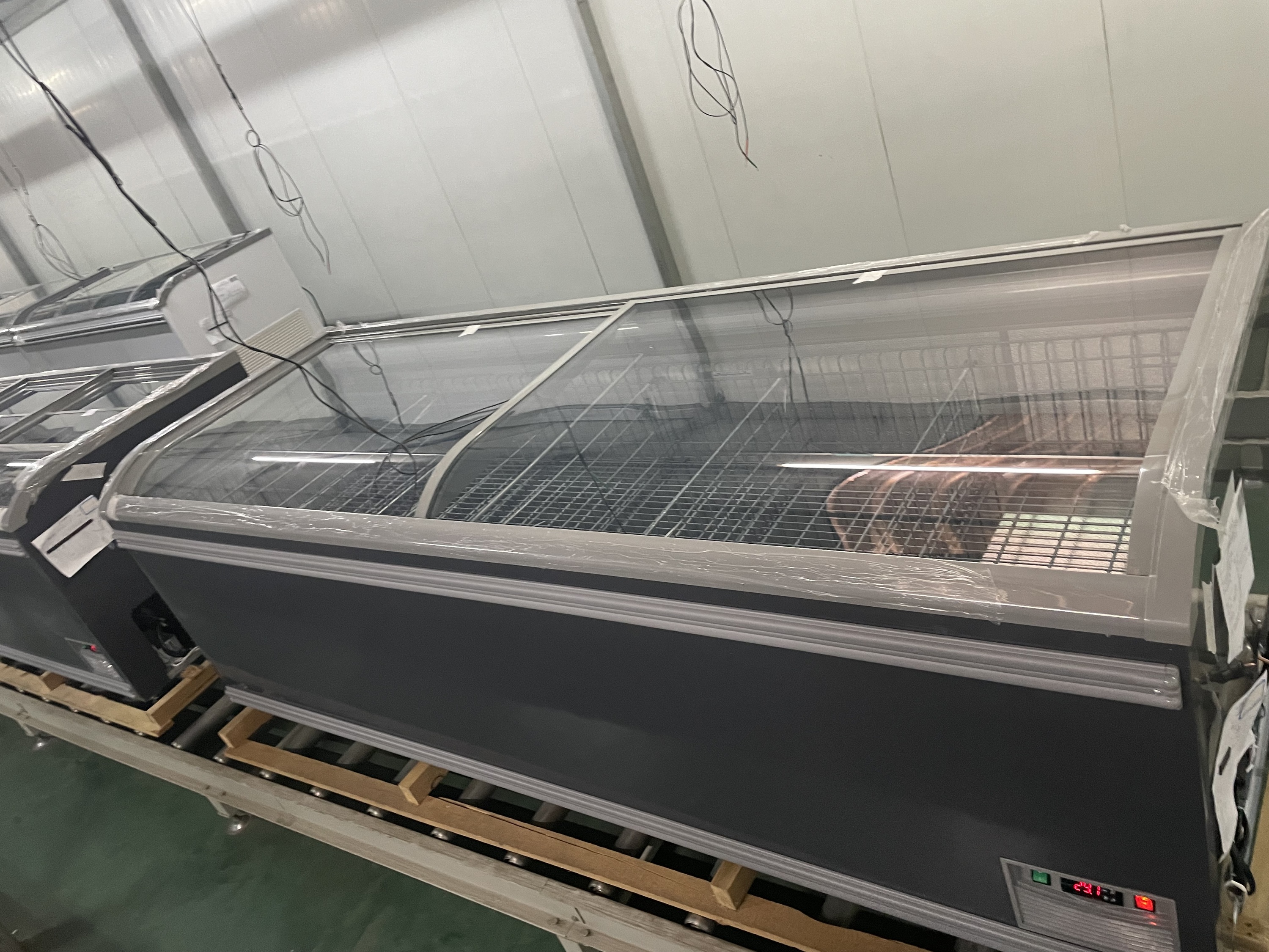Maximize Efficiency with Reliable freezer windows for Business Needs