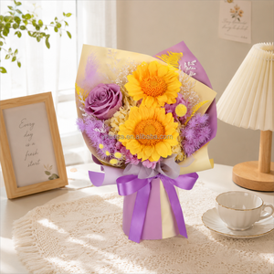 Arrangement floral violet, idées <span class=keywords><strong>de</strong></span> cadeaux <span class=keywords><strong>de</strong></span> remise <span class=keywords><strong>de</strong></span> diplôme, <span class=keywords><strong>bouquet</strong></span> <span class=keywords><strong>de</strong></span> roses éternelles et <span class=keywords><strong>de</strong></span> tournesols préservés pour la vente <span class=keywords><strong>en</strong></span> <span class=keywords><strong>ligne</strong></span> et au détail - Product Image 5
