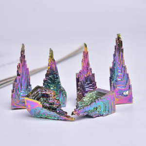 Cristales de Bismuto Naturales en Bruto, Forma de Pirámide, Arcoíris, para Decoración y Meditación - Product Image 1