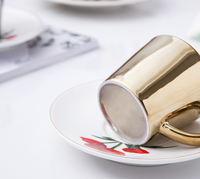 Ensemble tasse et soucoupe en céramique et porcelaine, design moderne et luxueux, motif floral, effet miroir réfracteur, pour café et thé, écologique et durable