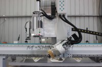 MS90-2130LB Router CNC multifuncional de cuatro ejes para grabado de etiquetas y fresado (Centro de procesamiento para paneles de puertas y carpintería)