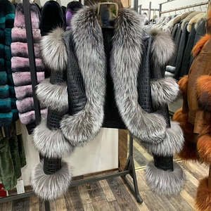 नए डिजाइन रंगीन असली चमड़े के रकून फर कोट महिलाओं के साथ असली शेपस्किन चमड़े की जैकेट - Product Image 5