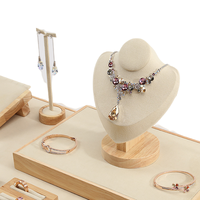 Lilai 2026 présentoir de bijoux en velours de luxe avec plateau en bois de bambou divisé à la main
