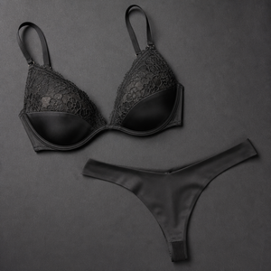 Ensemble soutien-gorge push-up en dentelle à décolleté plongeant et string sans couture en obsidienne pour femme, satin noir à coupe haute, idéal pour les soirées romantiques et les vacances - Product Image 4