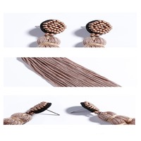 Boucles d'oreilles bohèmes faites à la main en macramé, longues, ethniques, multicolores, avec pompons en perles de rocaille pour femmes
