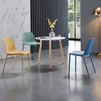 Ensemble de mobilier commercial d'intérieur : Chaise en tissu doux, pieds en métal type traîneau, table d'appoint ronde en bois pour bureau, hôtel, salon, projet de rénovation