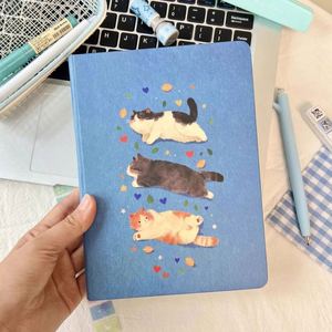 Cuaderno A5 Grueso con Diseño de Tres Gatitos Adorables para Estudiantes, de Alta Calidad Estética para Tomar Notas - Product Image 1