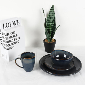 ชุดเซรามิค Raku ทำมือ 4 ชิ้น เคลือบสีน้ำเงินกรมท่า และชุดอาหารแบบอสมมาตร ใช้กับไมโครเวฟได้ ชุดอาหารค่ำสไตล์เรโทรสำหรับการรับประทานอาหารสมัยใหม่ - Product Image 1