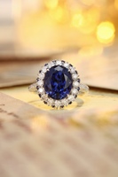 Bague de fiançailles Lanphear Jewelry en platine PT950 avec saphir taille ovale, halo double couche à accents mixtes et alliance pavée