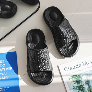 Sandales de spa noires en cuir spatial de haute qualité, personnalisées en usine, à semelle épaisse pour hommes, avec mémoire de forme douce et réfléchissante - Product Image 3