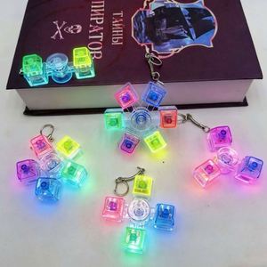 Porte-clés mécanique en forme de capuchon de clavier, jouet de décompression, fidget clicker, avec LED rotative à 4 trous et éclairage de capuchon de clavier - Product Image 3